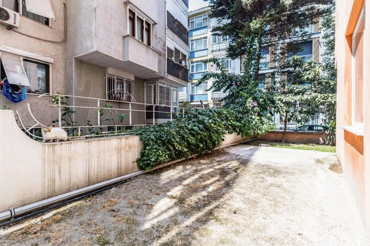 Central Flat W Garden Near Moda Coast In Kadikoy Istanboel 0*,  Turkije